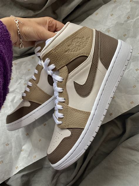 jordan 1 mid top brown